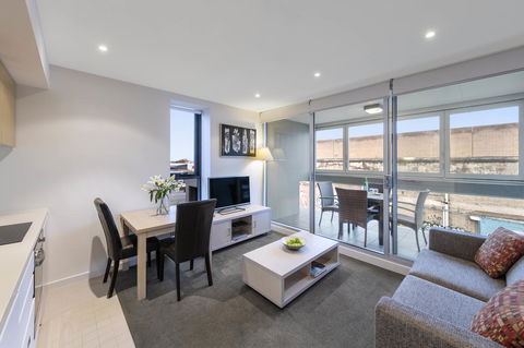 IStay Precinct Adelaide - Rental Cars 28