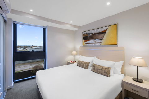 IStay Precinct Adelaide - Rental Cars 1