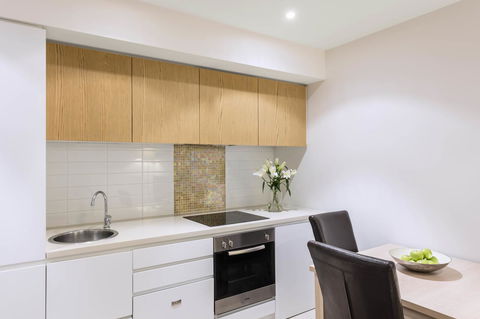 IStay Precinct Adelaide - Rental Cars 8