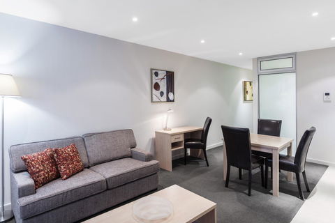 IStay Precinct Adelaide - Rental Cars 17