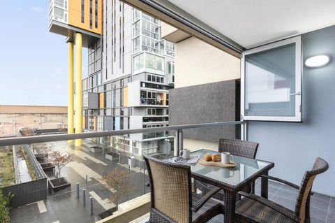 IStay Precinct Adelaide - Rental Cars 25