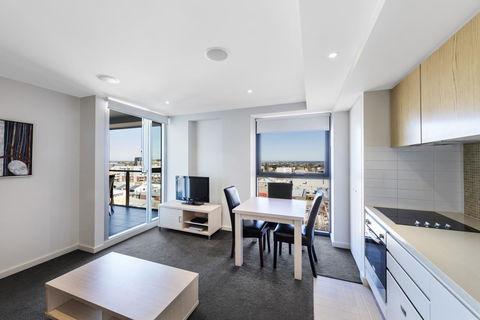 IStay Precinct Adelaide - Rental Cars 5