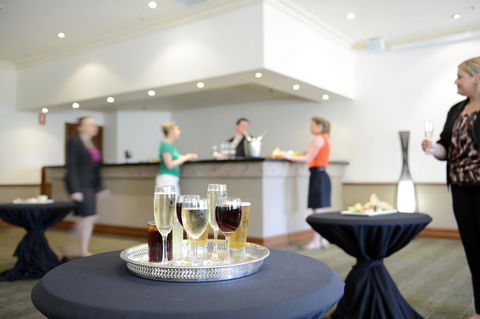 Ibis Styles Adelaide Grosvenor - Rental Cars 7