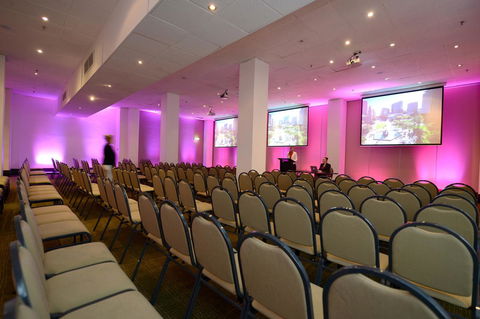 Ibis Styles Adelaide Grosvenor - Rental Cars 2