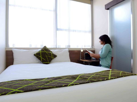 Ibis Styles Adelaide Grosvenor - Rental Cars 10