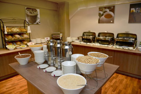 Ibis Styles Adelaide Grosvenor - Rental Cars 8