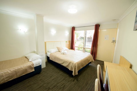 Jacksons Motor Inn - Rental Cars 26