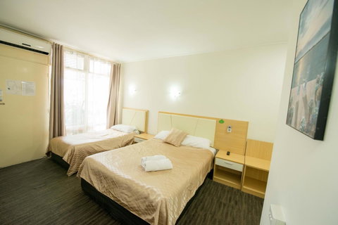Jacksons Motor Inn - Rental Cars 18
