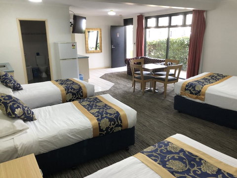 Jacksons Motor Inn - Rental Cars 44