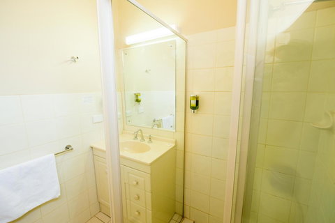 Jacksons Motor Inn - Rental Cars 19