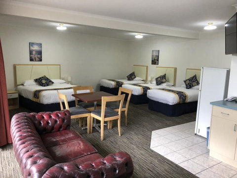 Jacksons Motor Inn - Rental Cars 41