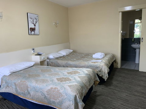 Jacksons Motor Inn - Rental Cars 39