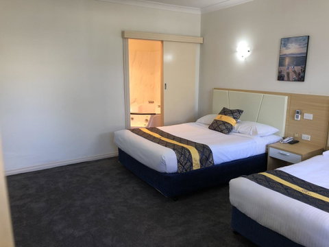 Jacksons Motor Inn - Rental Cars 42