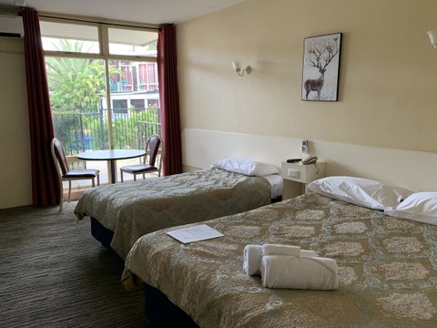 Jacksons Motor Inn - Rental Cars 40