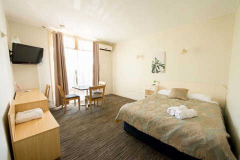 Jacksons Motor Inn - Rental Cars 11