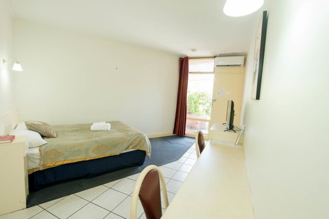Jacksons Motor Inn - Rental Cars 33