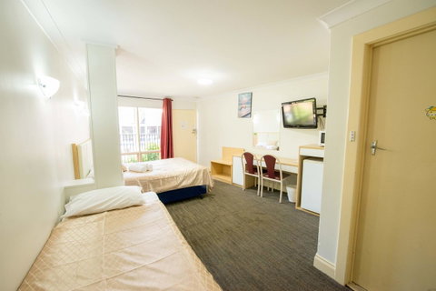 Jacksons Motor Inn - Rental Cars 23