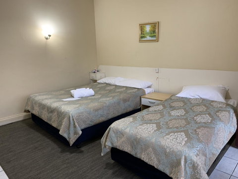 Jacksons Motor Inn - Rental Cars 37