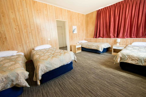 Jacksons Motor Inn - Rental Cars 10