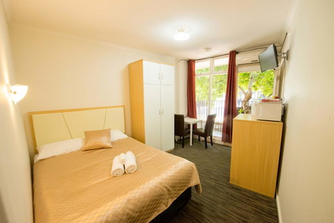 Jacksons Motor Inn - Rental Cars 8