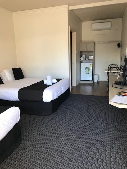 Bay Motel Hotel - Rental Cars 3