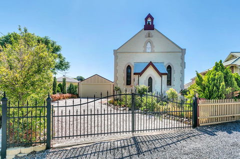 \'THE CHURCH\' Guest Home, Gawler Barossa Region - Rental Cars 0