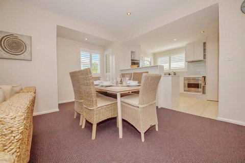 Pacific Blue 278-265 Sandy Pt Rd- Dual Key Access, Wifi, Linen And Air Conditioning - Rental Cars 6