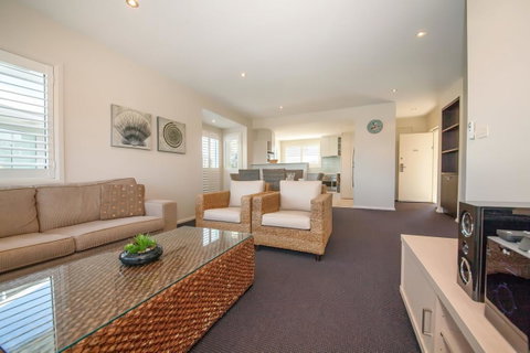 Pacific Blue 278-265 Sandy Pt Rd- Dual Key Access, Wifi, Linen And Air Conditioning - Rental Cars 5