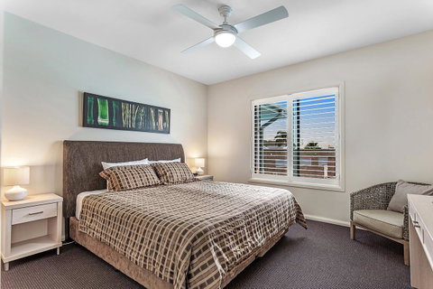 Pacific Blue 278-265 Sandy Pt Rd- Dual Key Access, Wifi, Linen And Air Conditioning - Rental Cars 10