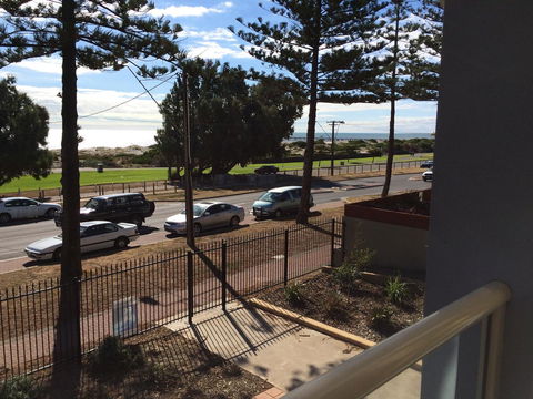 Adelaide - Semaphore Beach Front - Rental Cars 27