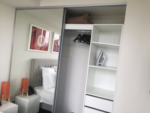 Tasha\'s Apartments On Warwick - Rental Cars 23