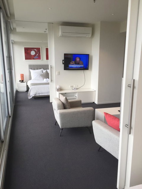 Tasha\'s Apartments On Warwick - Rental Cars 4