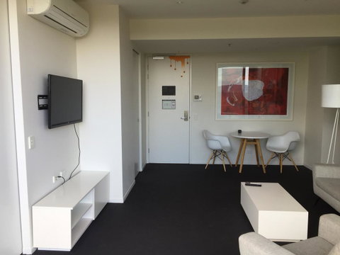 Tasha\'s Apartments On Warwick - Rental Cars 39
