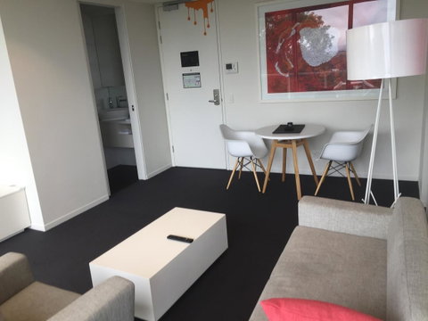 Tasha\'s Apartments On Warwick - Rental Cars 3