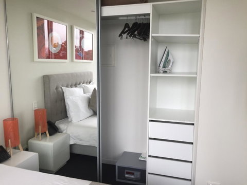 Tasha\'s Apartments On Warwick - Rental Cars 22