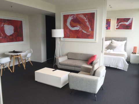 Tasha\'s Apartments On Warwick - Rental Cars 10