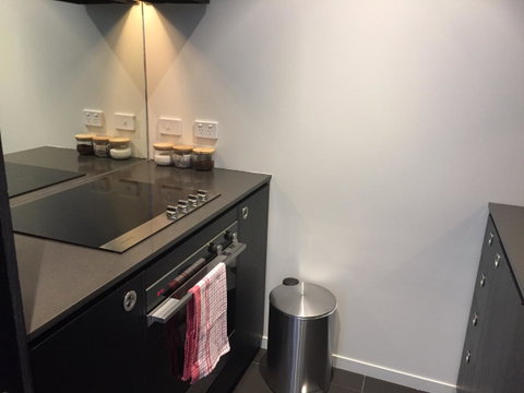 Tasha\'s Apartments On Warwick - Rental Cars 13