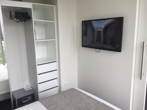 Tasha\'s Apartments On Warwick - Rental Cars 8