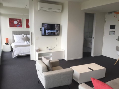 Tasha\'s Apartments On Warwick - Rental Cars 5