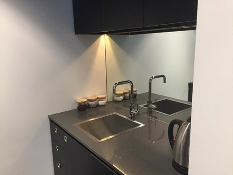 Tasha\'s Apartments On Warwick - Rental Cars 15