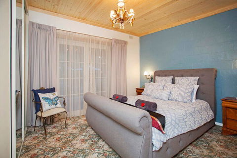 Hahndorf House B&B - Rental Cars 17