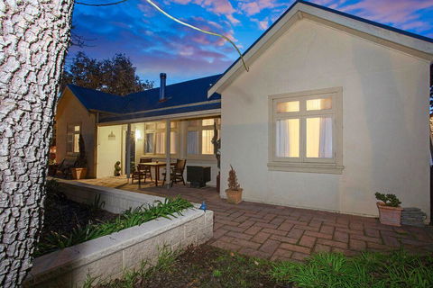 Hahndorf House B&B - Rental Cars 32