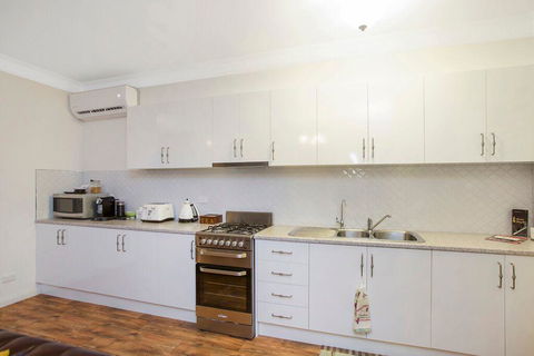Hahndorf House B&B - Rental Cars 7