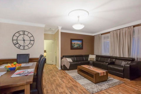 Hahndorf House B&B - Rental Cars 1