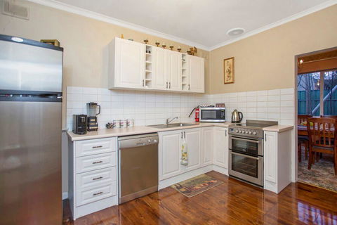 Hahndorf House B&B - Rental Cars 22
