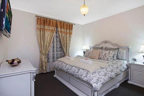 Hahndorf House B&B - Rental Cars 3