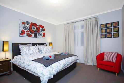 Hahndorf House B&B - Rental Cars 24