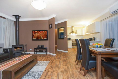 Hahndorf House B&B - Rental Cars 27
