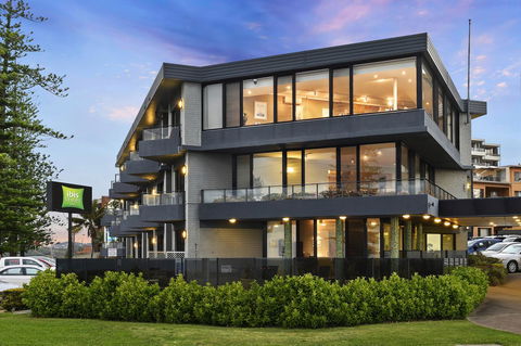 Ibis Styles Port Macquarie - Rental Cars 0