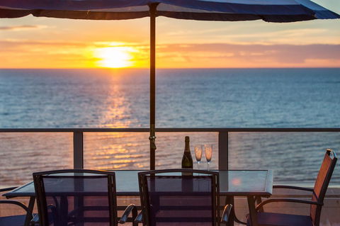 Adelaide Luxury Beach House - Rental Cars 7